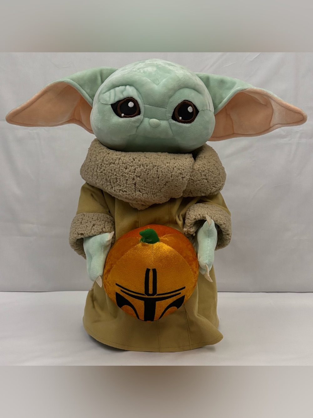Gemmy Star Wars The Mandalorian Grogu Baby Yoda Plush Halloween Door Greeter